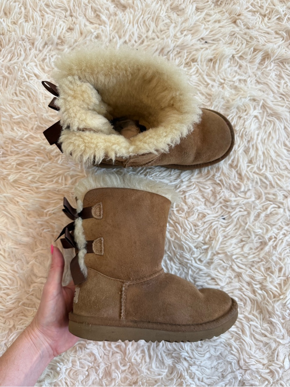 UGG Bailey Bow II Chestnut Sheepskin Boots Girls Size 1 / EU 32.5